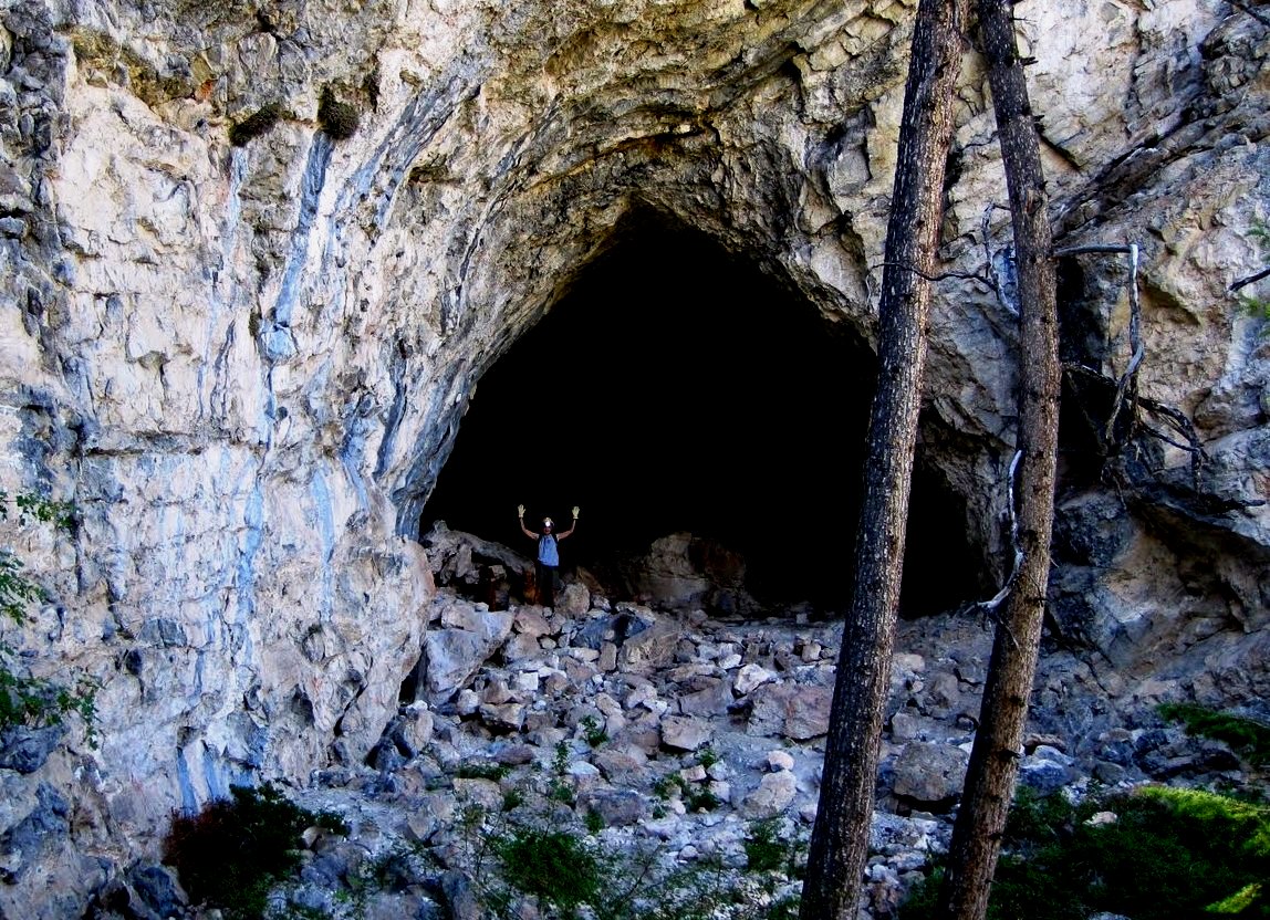 Hidden Mouth Cave Cave and Hike near Moore, Idaho Free Arenas