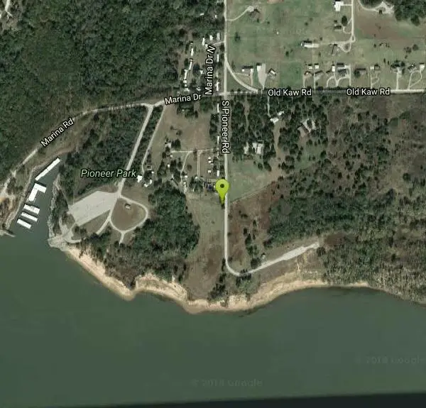 Disc Golf at Kaw Lake Disc Golf Course near Kaw City, Oklahoma. Maps, directions, and reviews. View of lake. Final hole on swimming beach. Unplayable as of 6/06 (overgrown - not maintained).*. Public (No Fee)