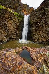 The plunge pool at the base of Jump Creek Falls courtesy of Charles Knowles&nearr; (CC BY 2.0&nearr;)