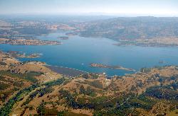 New Hogan Lake and Dam courtesy of Michael Nevins, U.S. Army Corps of Engineers&nearr; (Public Domain&nearr;)