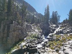 Cascades from Ice Flow Lake courtesy of endovereric↗