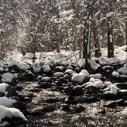 Oak Creek during Winter courtesy of Guylaine↗