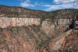 The trail above Supai Tunnel courtesy of Grand Canyon National Park&nearr; (CC BY 4.0&nearr;)