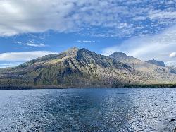 Lake McDonald from the village shore courtesy of w_lemay&nearr; (CC BY-SA 2.0&nearr;)