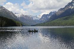 Boaters on Bowman Lake courtesy of GlacierNPS&nearr; (Public domain&nearr;)