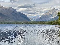 Evening on Lake McDonald near Sprague Creek courtesy of w_lemay&nearr; (CC BY-SA 2.0&nearr;)