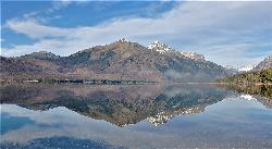 Reflections on Lake McDonald courtesy of TLJones007&nearr; (CC BY-SA 4.0&nearr;)