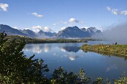 Lower St. Mary Lake below the campground courtesy of Acroterion&nearr; (CC BY-SA 4.0&nearr;)