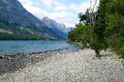 St. Mary Lake shoreline at Rising Sun courtesy of GlacierNPS&nearr; (Public domain&nearr;)