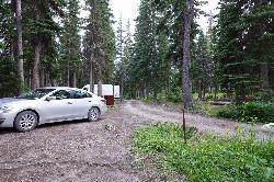 Camping along Cut Bank Creek courtesy of Khoshhat&nearr; (CC BY-SA 4.0&nearr;)