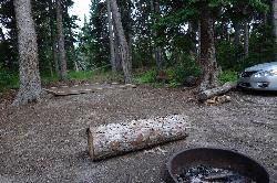 Camping in the Cut Bank valley courtesy of Khoshhat&nearr; (CC BY-SA 4.0&nearr;)