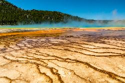 Grand Prismatic Spring from the Midway Geyser Basin boardwalk courtesy of Dietmar Rabich&nearr; (CC BY-SA 4.0&nearr;)