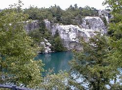 Lake Minnewaska, a Shawangunk sky lake courtesy of Wikimedia Commons&nearr; (CC BY-SA 3.0&nearr;)