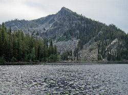 Jughandle Mountain above Louie Lake courtesy of Miguel Vieira from Redwood City, CA, USA&nearr; (CC BY 2.0&nearr;)