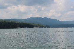 The lake and its wooded ridge line, with docks along the shore courtesy of Thomson20192&nearr; (CC BY 2.0&nearr;)
