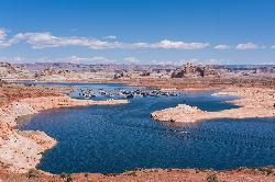 Lake Powell from the Wahweap Overlook courtesy of Christian David&nearr; (CC BY-SA 4.0&nearr;)