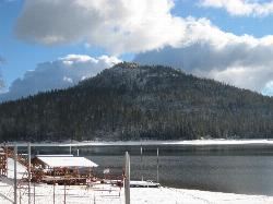 Goat Mountain across the water from a dock in winter courtesy of Guywelch2000&nearr; (CC BY-SA 4.0&nearr;)