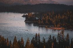 Sunset over the lake from Glass Rock courtesy of Guywelch2000&nearr; (CC BY 4.0&nearr;)
