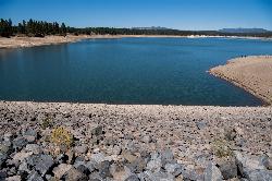 A sandy point and rocky shoreline on Boca Reservoir courtesy of Bureau of Reclamation&nearr; (Public domain&nearr;)
