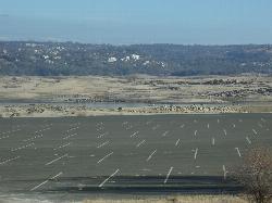 The large paved day use parking area on the rise above Granite Bay courtesy of Noah_Loverbear&nearr; (CC BY-SA 3.0&nearr;)