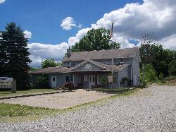 The village hall in Craig Beach, just up the hill from the swim beach courtesy of Roseohioresident&nearr; (CC BY-SA 4.0&nearr;)