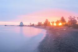Lake Erie water along the beach at Headlands courtesy of Erik Drost&nearr; (CC BY 2.0&nearr;)