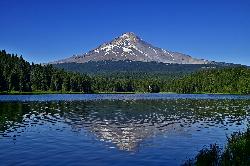 Mount Hood seen across the water from the Trillium Lake shore courtesy of Kevin Crosby&nearr; (CC BY-SA 2.0&nearr;)