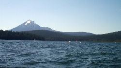 Sailboats on Lake of the Woods below Mount McLoughlin courtesy of james shaw&nearr; (CC BY-SA 3.0&nearr;)