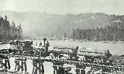 A logging train at Hume Lake during the mill era courtesy of Hume-Bennett Lumber Company&nearr; (Public domain&nearr;)