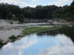 Waders in the shallows at the dam, with the park's gravel bank in the foreground. courtesy of Another Believer&nearr; (CC BY-SA 4.0&nearr;)