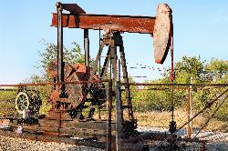 The pumpjack inside the park, completed in 1952 and still active, a reminder of the oilfield the lak courtesy of Larry D. Moore&nearr; (CC BY 4.0&nearr;)