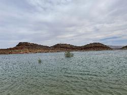 Open turquoise water and submerged willows below the banded mesas on the east shore courtesy of Viking Warrior Princess&nearr; (CC BY 2.0&nearr;)