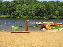 The roped children's swim area at the north end of the beach courtesy of Virginia State Parks staff&nearr; (CC BY 2.0&nearr;)