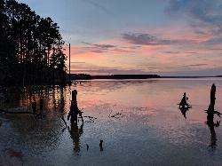 Sunset over Jordan Lake from the Parkers Creek shoreline courtesy of bobistraveling&nearr; (CC BY 2.0&nearr;)