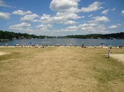 The wide grass lawn behind the beach where most visitors set up before going in courtesy of Tomwsulcer&nearr; (CC0&nearr;)