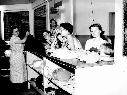 Inside the Green Lake bathhouse at the west beach in 1936 courtesy of Seattle Municipal Archives from Seattle, WA&nearr; (CC BY 2.0&nearr;)