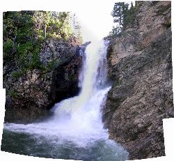 Panorama showing both streams of water one behind the other courtesy of No machine-readable author provided. Smack assumed (based on copyright claims).&nearr; (Public domain&nearr;)