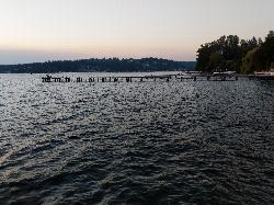 Evening light on Lake Washington alongside the low dock at Waverly Beach Park courtesy of clocky&nearr; (CC BY-SA 4.0&nearr;)