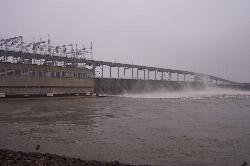 Pickwick Landing Dam spilling water in January 2013 courtesy of TVA Web Team&nearr; (CC BY 2.0&nearr;)