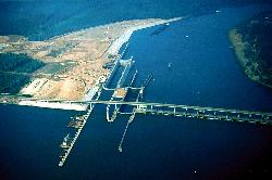 Aerial view of Pickwick Landing Dam and its locks on the Tennessee River courtesy of George Green, U.S. Army Corps of Engineers&nearr; (Public domain&nearr;)