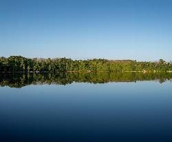 Quarry Lake, where swimming and boating are not permitted courtesy of Jules Verne Times Two&nearr; (CC BY-SA 4.0&nearr;)