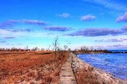 A walkway running out to the sand and the open lake. courtesy of Yinan Chen&nearr; (Public Domain&nearr;)