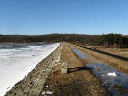 The 1890s earthen dam and granite stepped spillway that separates the upper reservoir from the lower courtesy of John Phelan&nearr; (CC BY 3.0&nearr;)