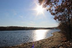 Autumn color along the reservoir shoreline courtesy of Michelle K Callahan&nearr; (CC BY 2.0&nearr;)