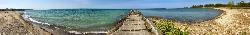 Panorama along the beach to the stone groin at the west end courtesy of Michael A. Orlando&nearr; (CC BY-SA 3.0&nearr;)
