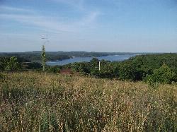 Open water off Prairie Creek on the western shore of Beaver Lake. courtesy of Traveler7&nearr; (CC BY-SA 3.0&nearr;)