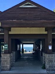 Looking through a park pavilion toward Lake Ontario. courtesy of Andre Carrotflower&nearr; (CC BY-SA 4.0&nearr;)