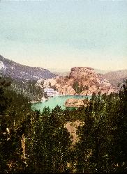The original Sylvan Lake Hotel photographed in 1901, thirty-four years before it burned. courtesy of Detroit Publishing Co.&nearr; (Public domain&nearr;)