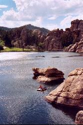 A rental paddleboat working between the granite outcrops. courtesy of Runner1928 at English Wikipedia&nearr; (CC BY-SA 3.0&nearr;)