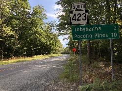 Pennsylvania Route 423 just south of the main entrance to Tobyhanna State Park. courtesy of Famartin&nearr; (CC BY-SA 4.0&nearr;)